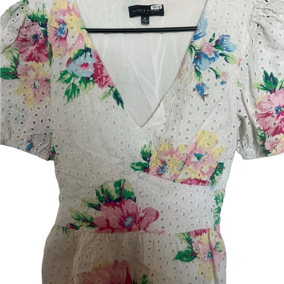 Slate & Willow White Floral Top - Size Medium - RTR - Excellent Condition! - Picture 9 of 11
